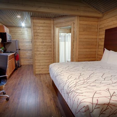 Paradise Rv & Cabins Resort Vinton Exterior photo