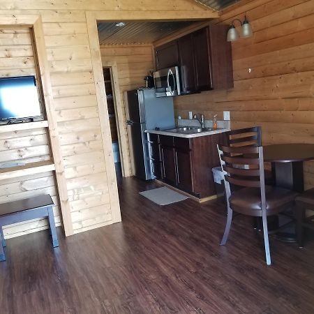 Paradise Rv & Cabins Resort Vinton Exterior photo