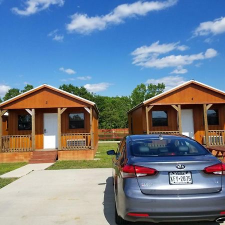 Paradise Rv & Cabins Resort Vinton Exterior photo