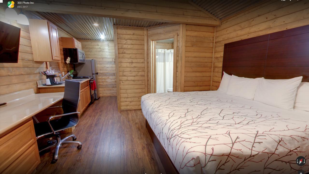 Paradise Rv & Cabins Resort Vinton Exterior photo