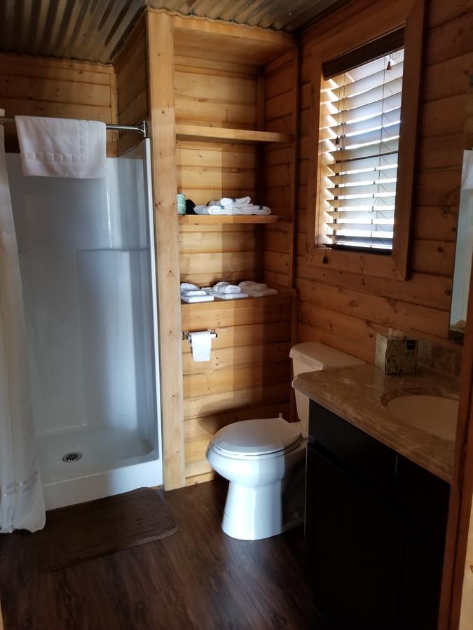 Paradise Rv & Cabins Resort Vinton Exterior photo